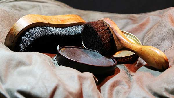 Die richtige Schuhpflege für Damenstiefel garantiert lange schöne Stiefel