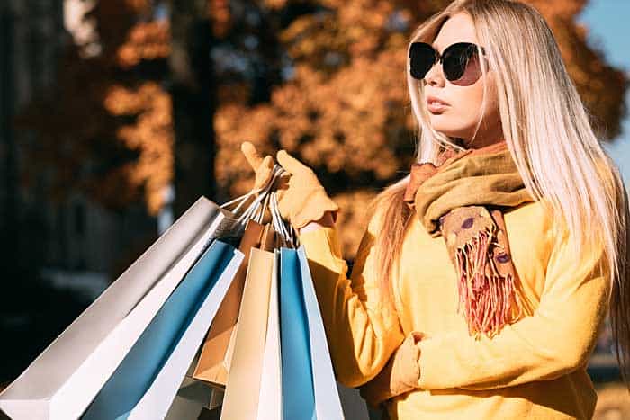 Herbstmode Shoppen © depositphotos.com