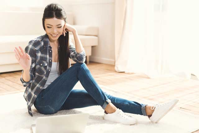 Enge Röhrenjeans wieder im Trend © depositphotos.com